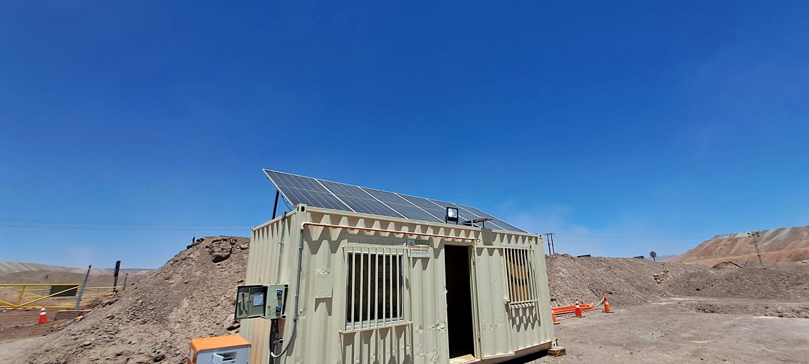 Instalación minera con paneles solares